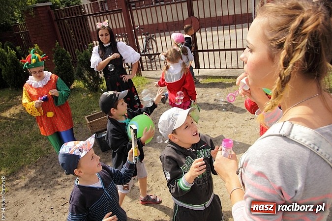 Zdjęcie w galerii na portalu naszraciborz.pl: Wakacyjne czytanie z ZSZ  wiadomości z regionu