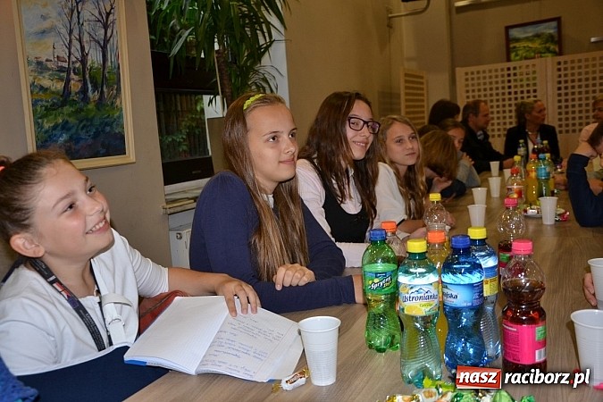 Zdjęcie w galerii na portalu naszraciborz.pl: W Tworkowie wręczono nagrody dla wyróżniających się uczniów w gminie Krzyżanowice wiadomości z regionu