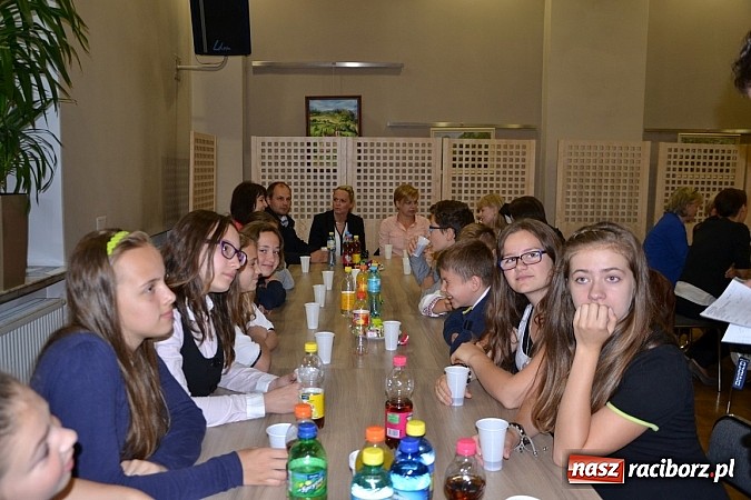 Zdjęcie w galerii na portalu naszraciborz.pl: W Tworkowie wręczono nagrody dla wyróżniających się uczniów w gminie Krzyżanowice wiadomości z regionu