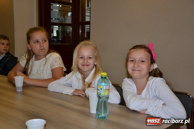 Zdjęcie w galerii na portalu naszraciborz.pl: W Tworkowie wręczono nagrody dla wyróżniających się uczniów w gminie Krzyżanowice wiadomości z regionu