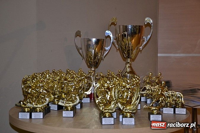 Zdjęcie w galerii na portalu naszraciborz.pl: W Tworkowie wręczono nagrody dla wyróżniających się uczniów w gminie Krzyżanowice wiadomości z regionu