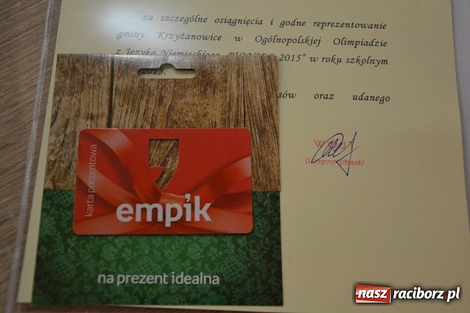 Zdjęcie w galerii na portalu naszraciborz.pl: W Tworkowie wręczono nagrody dla wyróżniających się uczniów w gminie Krzyżanowice wiadomości z regionu