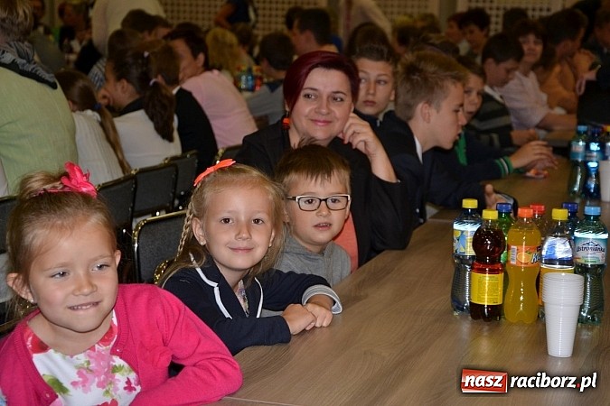 Zdjęcie w galerii na portalu naszraciborz.pl: W Tworkowie wręczono nagrody dla wyróżniających się uczniów w gminie Krzyżanowice wiadomości z regionu