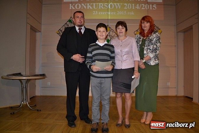 Zdjęcie w galerii na portalu naszraciborz.pl: W Tworkowie wręczono nagrody dla wyróżniających się uczniów w gminie Krzyżanowice wiadomości z regionu