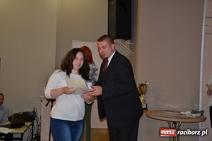 Zdjęcie w galerii na portalu naszraciborz.pl: W Tworkowie wręczono nagrody dla wyróżniających się uczniów w gminie Krzyżanowice wiadomości z regionu