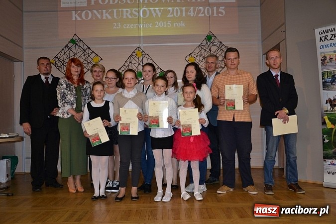 Zdjęcie w galerii na portalu naszraciborz.pl: W Tworkowie wręczono nagrody dla wyróżniających się uczniów w gminie Krzyżanowice wiadomości z regionu