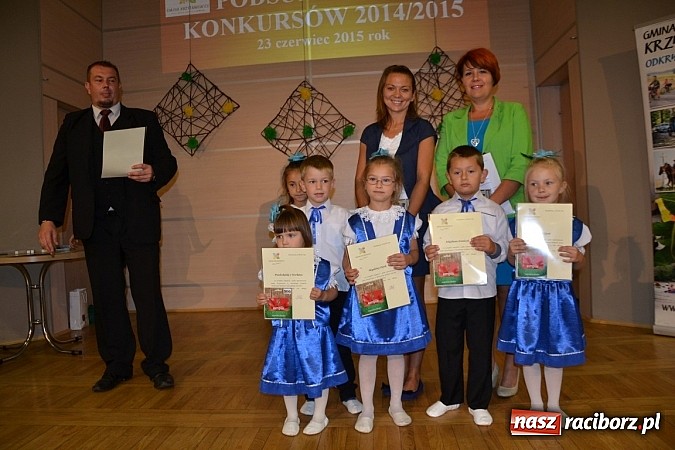 Zdjęcie w galerii na portalu naszraciborz.pl: W Tworkowie wręczono nagrody dla wyróżniających się uczniów w gminie Krzyżanowice wiadomości z regionu