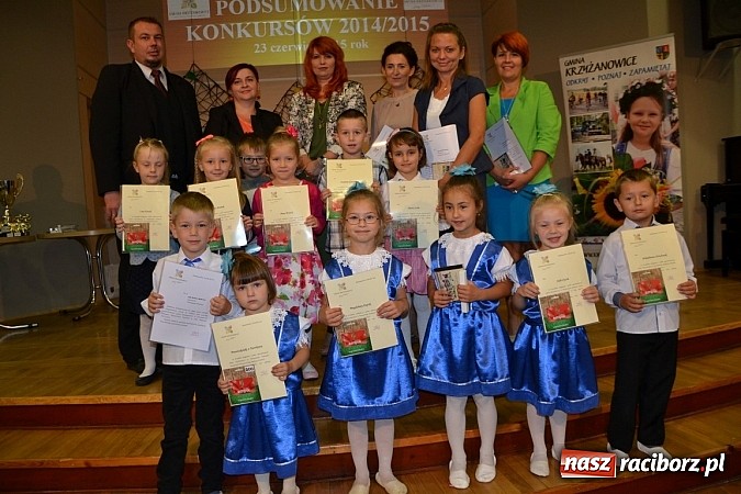 Zdjęcie w galerii na portalu naszraciborz.pl: W Tworkowie wręczono nagrody dla wyróżniających się uczniów w gminie Krzyżanowice wiadomości z regionu