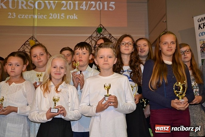 Zdjęcie w galerii na portalu naszraciborz.pl: W Tworkowie wręczono nagrody dla wyróżniających się uczniów w gminie Krzyżanowice wiadomości z regionu