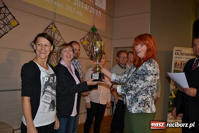 Zdjęcie w galerii na portalu naszraciborz.pl: W Tworkowie wręczono nagrody dla wyróżniających się uczniów w gminie Krzyżanowice wiadomości z regionu