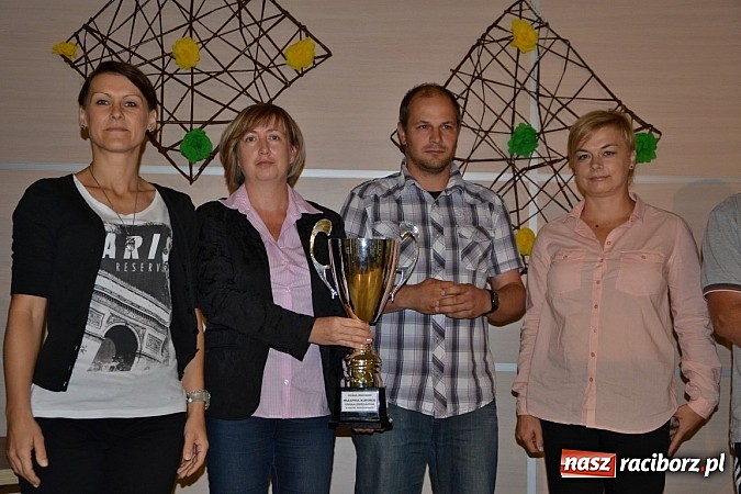 Zdjęcie w galerii na portalu naszraciborz.pl: W Tworkowie wręczono nagrody dla wyróżniających się uczniów w gminie Krzyżanowice wiadomości z regionu