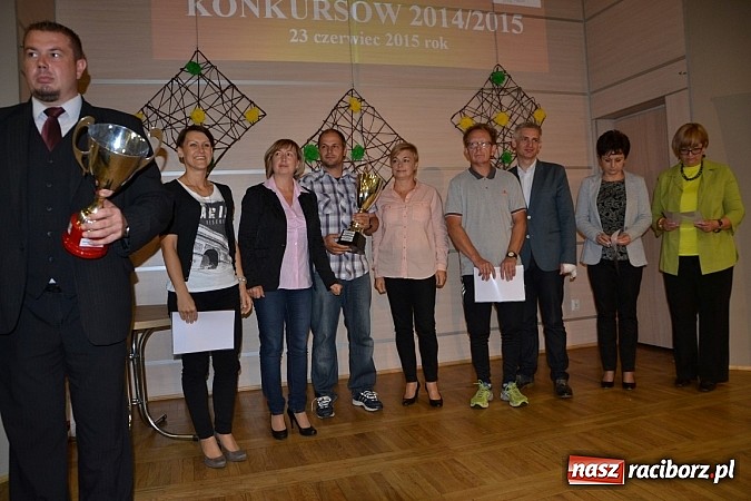 Zdjęcie w galerii na portalu naszraciborz.pl: W Tworkowie wręczono nagrody dla wyróżniających się uczniów w gminie Krzyżanowice wiadomości z regionu