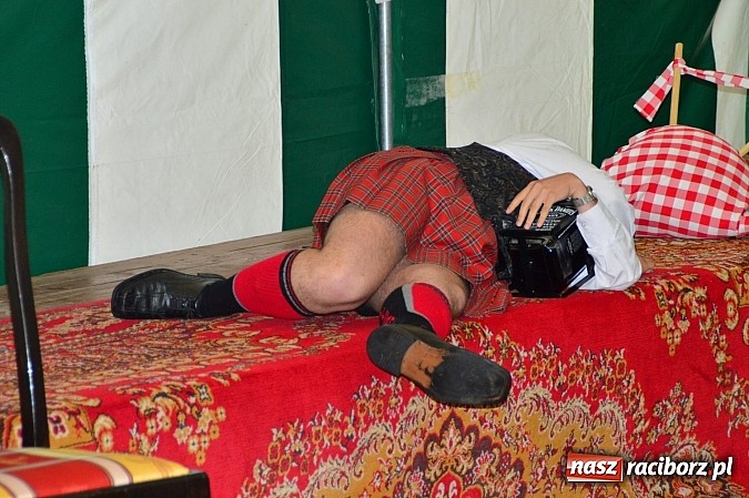 Zdjęcie w galerii na portalu naszraciborz.pl: Faceci w kiltach, czyli Szkocka Intryga w wojnowickim pałacu wiadomości z regionu