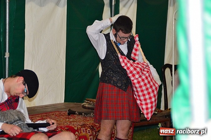 Zdjęcie w galerii na portalu naszraciborz.pl: Faceci w kiltach, czyli Szkocka Intryga w wojnowickim pałacu wiadomości z regionu