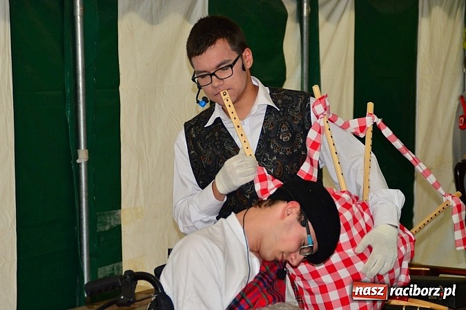 Zdjęcie w galerii na portalu naszraciborz.pl: Faceci w kiltach, czyli Szkocka Intryga w wojnowickim pałacu wiadomości z regionu