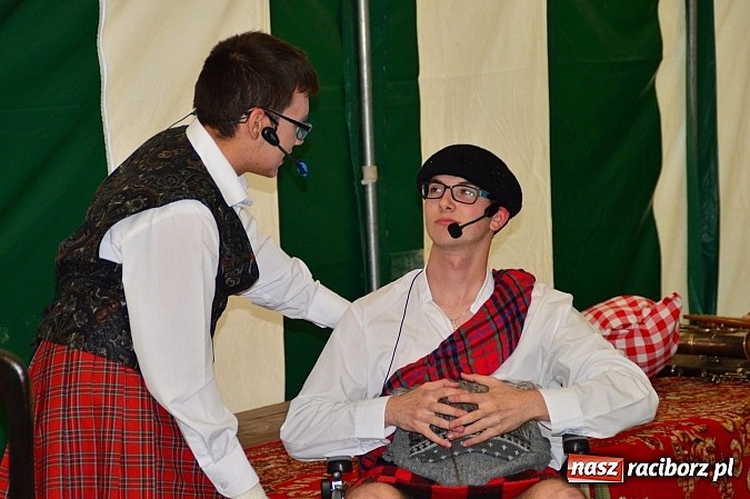 Zdjęcie w galerii na portalu naszraciborz.pl: Faceci w kiltach, czyli Szkocka Intryga w wojnowickim pałacu wiadomości z regionu