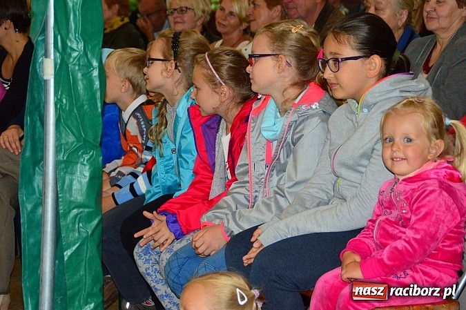 Zdjęcie w galerii na portalu naszraciborz.pl: Faceci w kiltach, czyli Szkocka Intryga w wojnowickim pałacu wiadomości z regionu