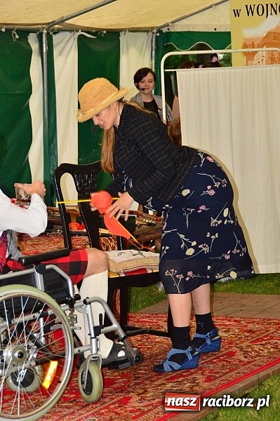 Zdjęcie w galerii na portalu naszraciborz.pl: Faceci w kiltach, czyli Szkocka Intryga w wojnowickim pałacu wiadomości z regionu