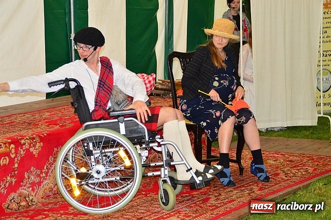 Zdjęcie w galerii na portalu naszraciborz.pl: Faceci w kiltach, czyli Szkocka Intryga w wojnowickim pałacu wiadomości z regionu