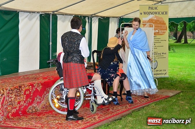 Zdjęcie w galerii na portalu naszraciborz.pl: Faceci w kiltach, czyli Szkocka Intryga w wojnowickim pałacu wiadomości z regionu