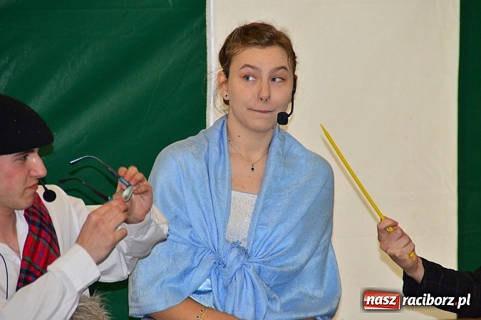 Zdjęcie w galerii na portalu naszraciborz.pl: Faceci w kiltach, czyli Szkocka Intryga w wojnowickim pałacu wiadomości z regionu