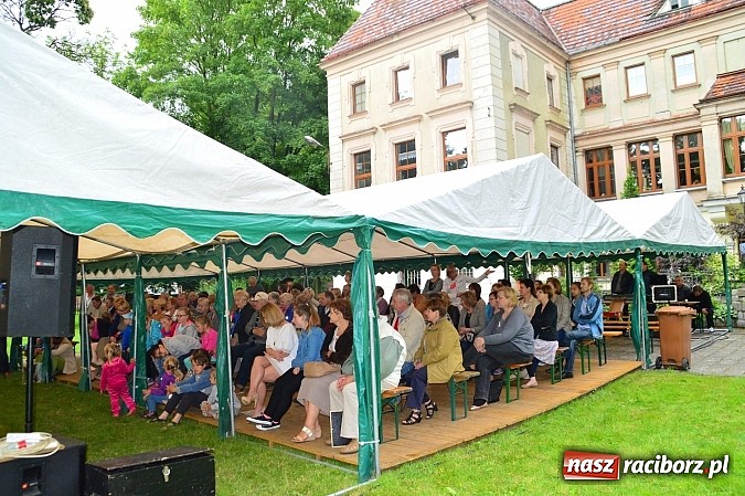 Zdjęcie w galerii na portalu naszraciborz.pl: Faceci w kiltach, czyli Szkocka Intryga w wojnowickim pałacu wiadomości z regionu