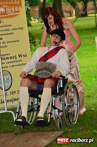 Zdjęcie w galerii na portalu naszraciborz.pl: Faceci w kiltach, czyli Szkocka Intryga w wojnowickim pałacu wiadomości z regionu