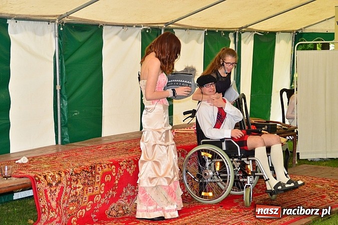 Zdjęcie w galerii na portalu naszraciborz.pl: Faceci w kiltach, czyli Szkocka Intryga w wojnowickim pałacu wiadomości z regionu