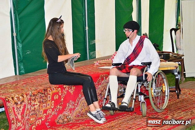 Zdjęcie w galerii na portalu naszraciborz.pl: Faceci w kiltach, czyli Szkocka Intryga w wojnowickim pałacu wiadomości z regionu