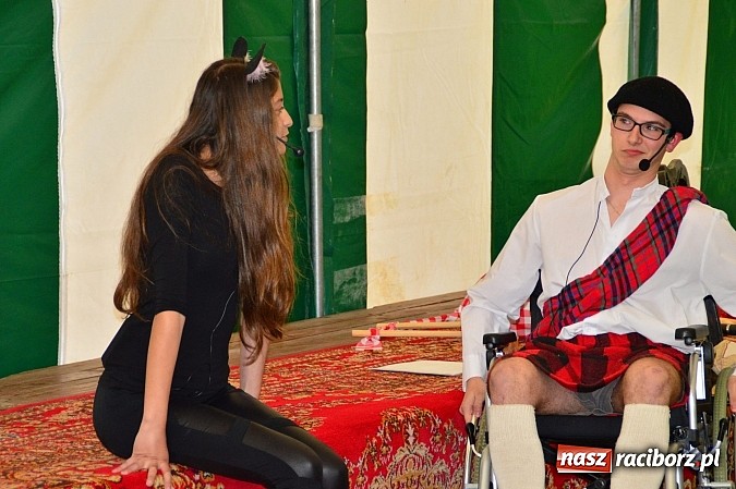 Zdjęcie w galerii na portalu naszraciborz.pl: Faceci w kiltach, czyli Szkocka Intryga w wojnowickim pałacu wiadomości z regionu