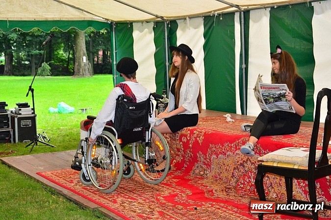 Zdjęcie w galerii na portalu naszraciborz.pl: Faceci w kiltach, czyli Szkocka Intryga w wojnowickim pałacu wiadomości z regionu