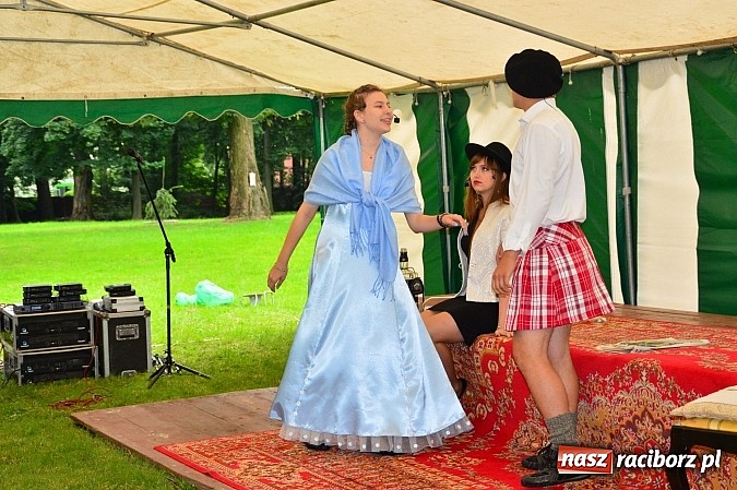 Zdjęcie w galerii na portalu naszraciborz.pl: Faceci w kiltach, czyli Szkocka Intryga w wojnowickim pałacu wiadomości z regionu