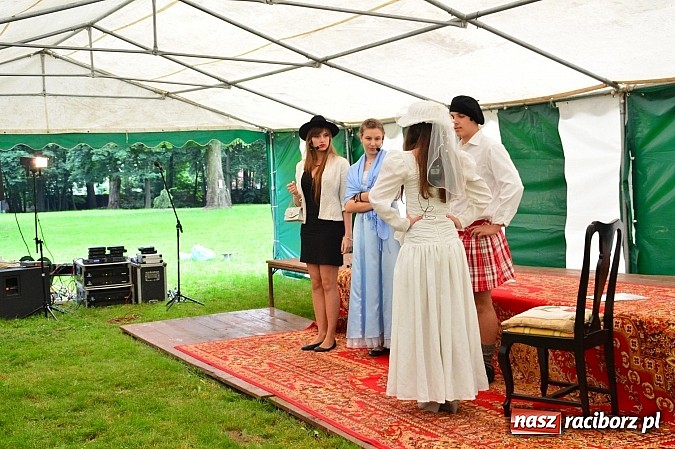 Zdjęcie w galerii na portalu naszraciborz.pl: Faceci w kiltach, czyli Szkocka Intryga w wojnowickim pałacu wiadomości z regionu