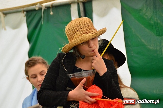 Zdjęcie w galerii na portalu naszraciborz.pl: Faceci w kiltach, czyli Szkocka Intryga w wojnowickim pałacu wiadomości z regionu