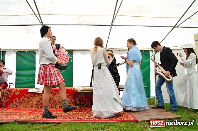 Zdjęcie w galerii na portalu naszraciborz.pl: Faceci w kiltach, czyli Szkocka Intryga w wojnowickim pałacu wiadomości z regionu