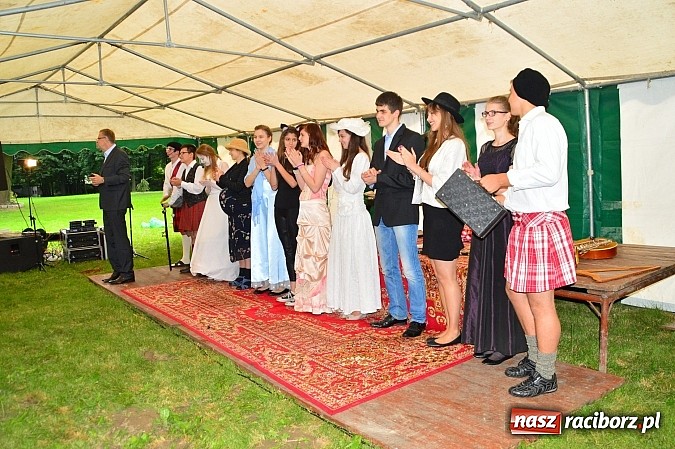 Zdjęcie w galerii na portalu naszraciborz.pl: Faceci w kiltach, czyli Szkocka Intryga w wojnowickim pałacu wiadomości z regionu