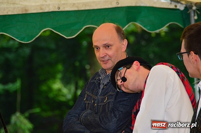 Zdjęcie w galerii na portalu naszraciborz.pl: Faceci w kiltach, czyli Szkocka Intryga w wojnowickim pałacu wiadomości z regionu