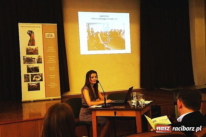 Zdjęcie w galerii na portalu naszraciborz.pl: Konferencja o mowie nienawiści z udziałem raciborskich i rybnickich policjant&oacute;w wiadomości z regionu