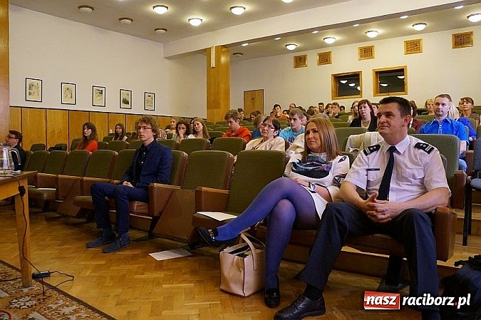 Zdjęcie w galerii na portalu naszraciborz.pl: Konferencja o mowie nienawiści z udziałem raciborskich i rybnickich policjant&oacute;w wiadomości z regionu