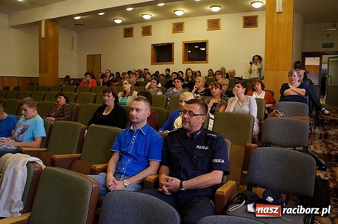 Zdjęcie w galerii na portalu naszraciborz.pl: Konferencja o mowie nienawiści z udziałem raciborskich i rybnickich policjant&oacute;w wiadomości z regionu