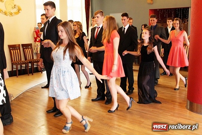 Zdjęcie w galerii na portalu naszraciborz.pl: Bal trzecioklasistów z Gimnazjum nr 5 wiadomości z regionu