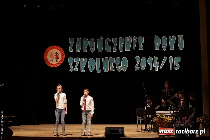 Zdjęcie w galerii na portalu naszraciborz.pl: Uczniowie Szkoły Podstawowej nr 1 uroczyście zakończyli rok szkolny wiadomości z regionu