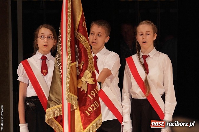 Zdjęcie w galerii na portalu naszraciborz.pl: Uczniowie Szkoły Podstawowej nr 1 uroczyście zakończyli rok szkolny wiadomości z regionu