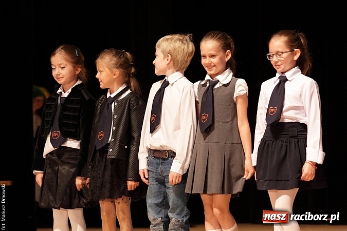 Zdjęcie w galerii na portalu naszraciborz.pl: Uczniowie Szkoły Podstawowej nr 1 uroczyście zakończyli rok szkolny wiadomości z regionu