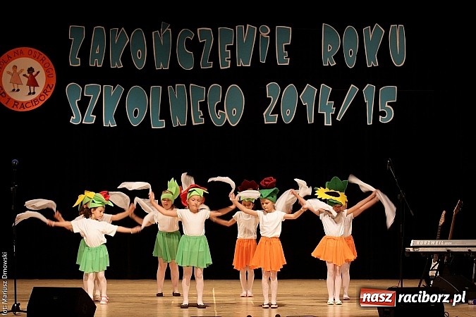 Zdjęcie w galerii na portalu naszraciborz.pl: Uczniowie Szkoły Podstawowej nr 1 uroczyście zakończyli rok szkolny wiadomości z regionu