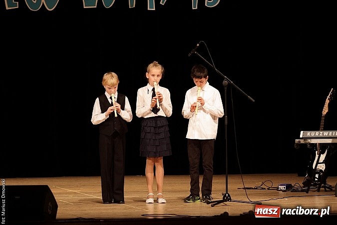 Zdjęcie w galerii na portalu naszraciborz.pl: Uczniowie Szkoły Podstawowej nr 1 uroczyście zakończyli rok szkolny wiadomości z regionu