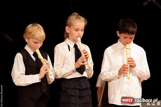 Zdjęcie w galerii na portalu naszraciborz.pl: Uczniowie Szkoły Podstawowej nr 1 uroczyście zakończyli rok szkolny wiadomości z regionu