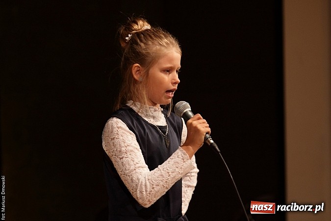 Zdjęcie w galerii na portalu naszraciborz.pl: Uczniowie Szkoły Podstawowej nr 1 uroczyście zakończyli rok szkolny wiadomości z regionu