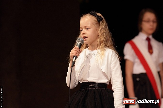 Zdjęcie w galerii na portalu naszraciborz.pl: Uczniowie Szkoły Podstawowej nr 1 uroczyście zakończyli rok szkolny wiadomości z regionu