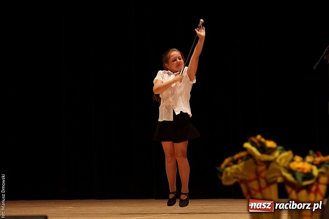 Zdjęcie w galerii na portalu naszraciborz.pl: Uczniowie Szkoły Podstawowej nr 1 uroczyście zakończyli rok szkolny wiadomości z regionu